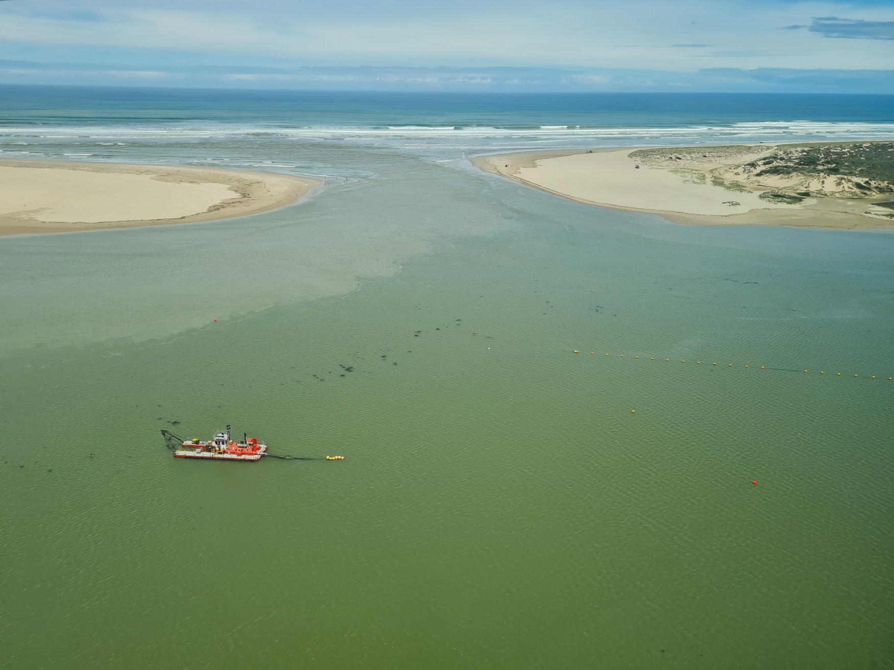 Murray Mouth with its dredge.